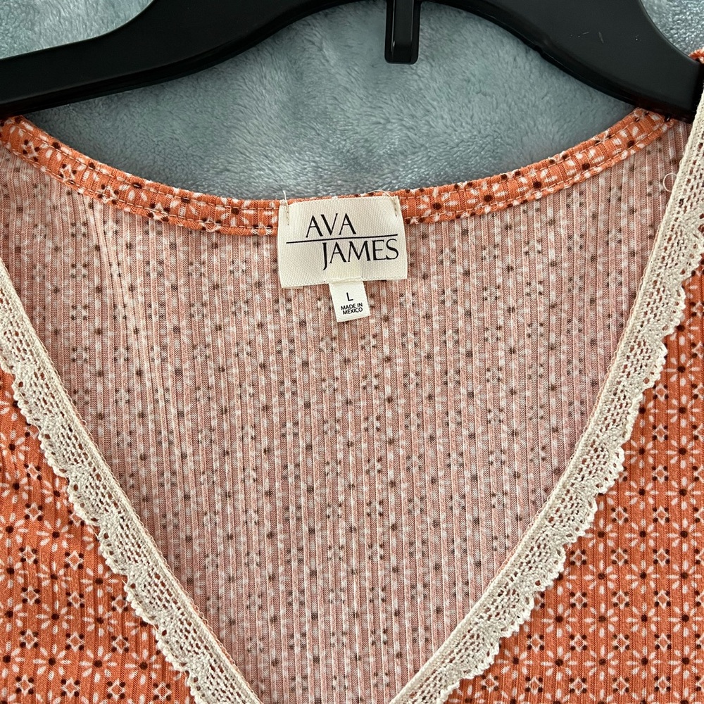 Ava James size large, sleeveless top with lace trim.